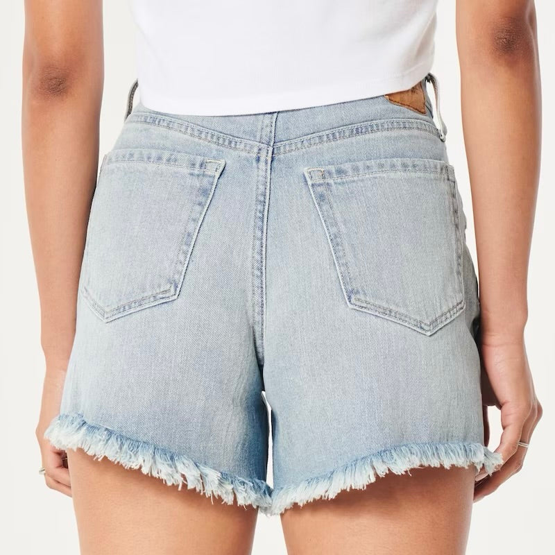 Short jeans con rasgado