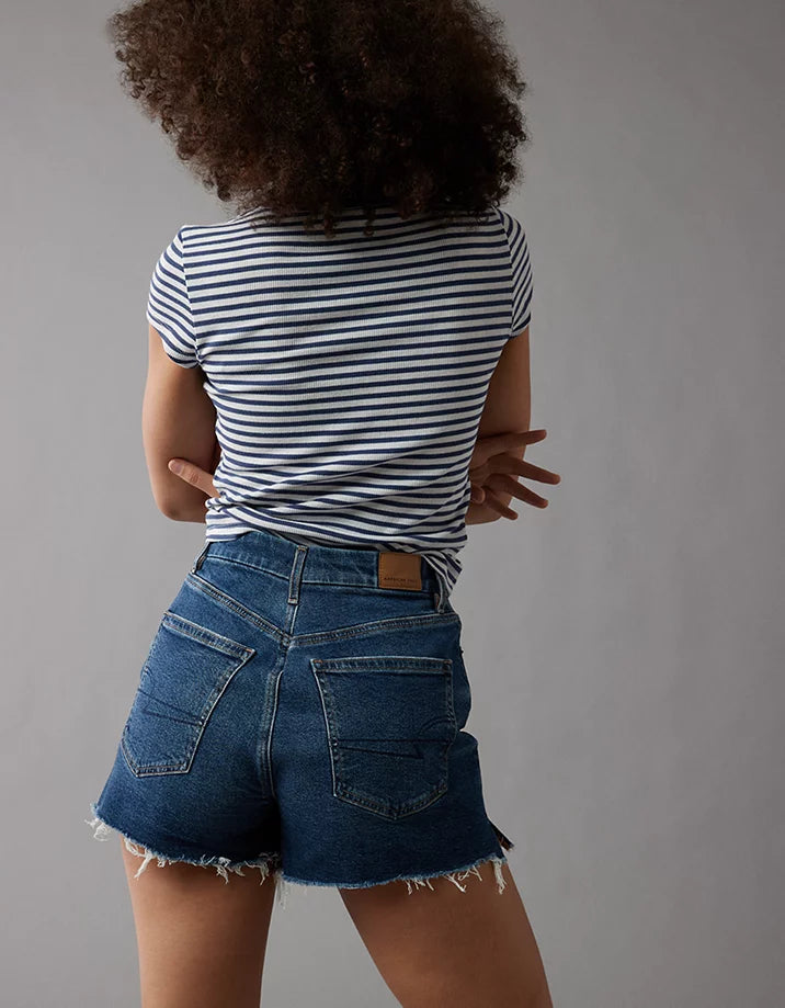 Short jeans recto con rotos