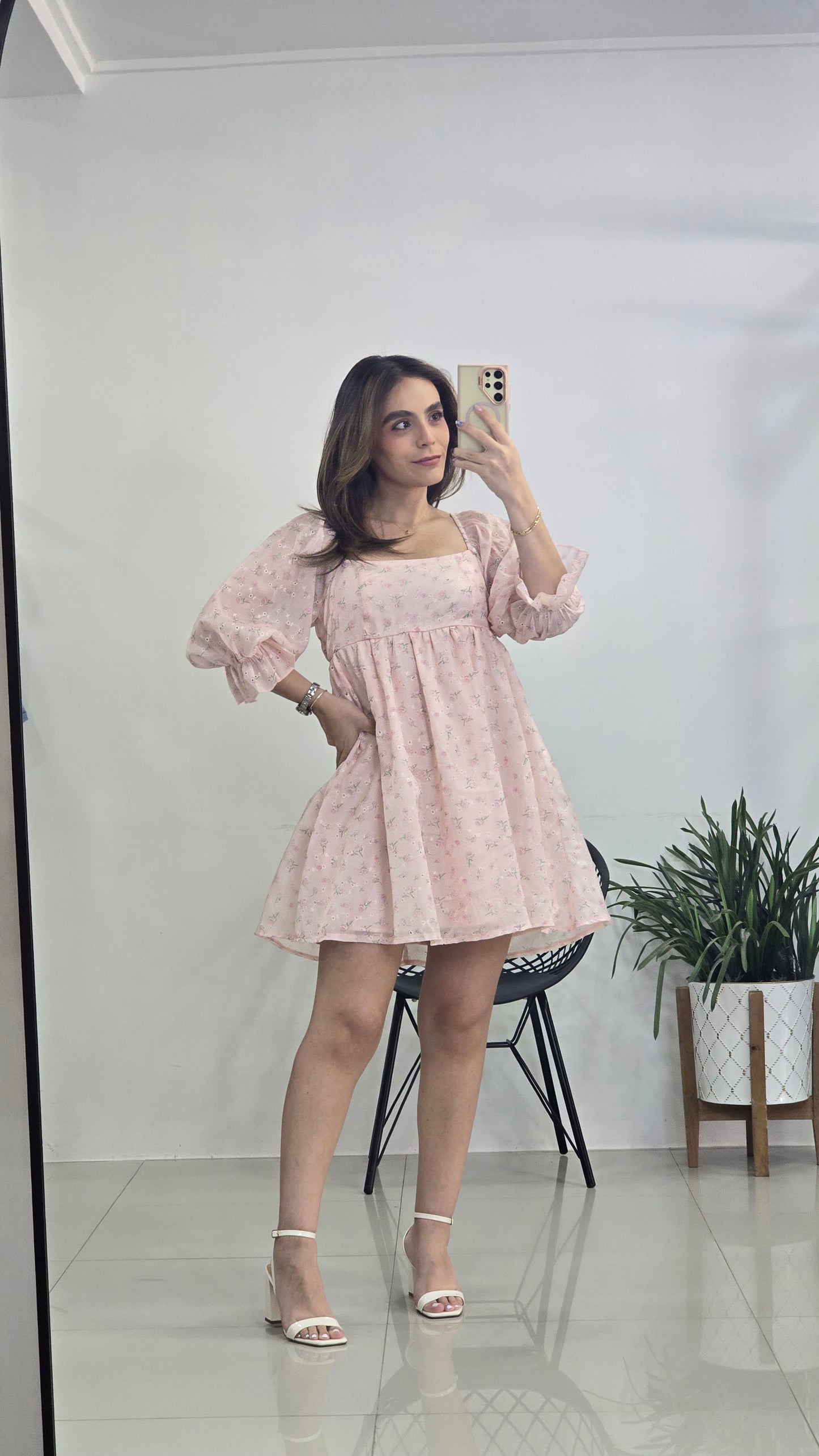 Vestido aflorado de manga 3/4