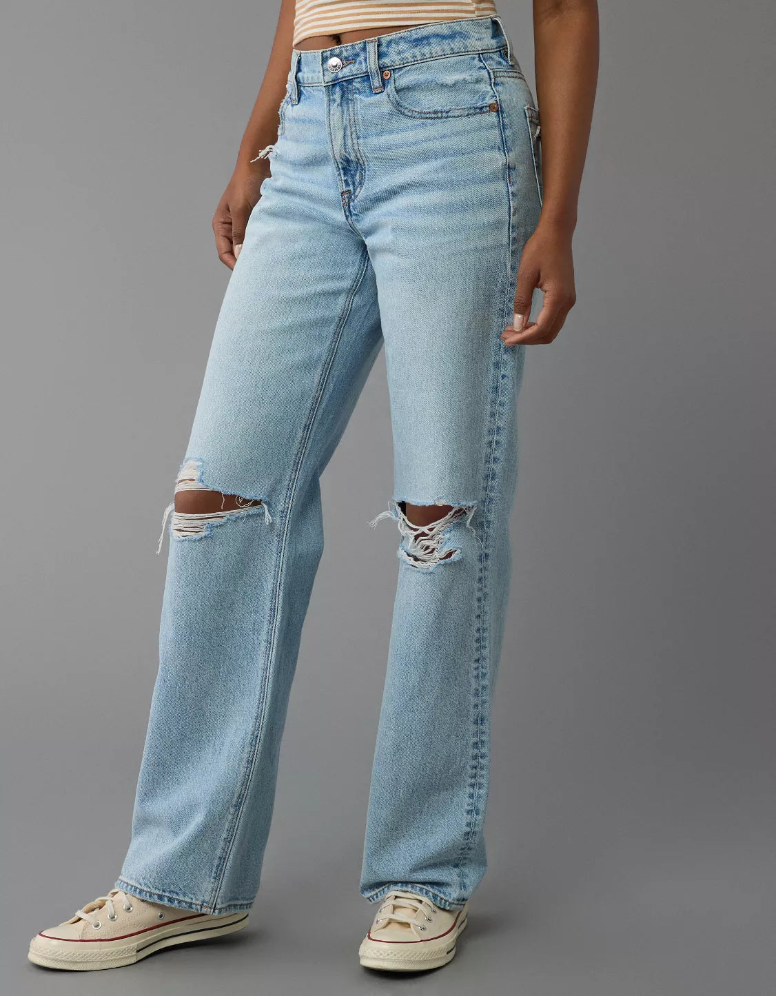 Mom jeans tiro medio con rasgados