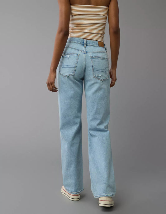 Mom jeans tiro medio con rasgados