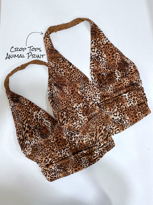 Blusa con escote estampado animal print